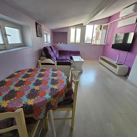 شقة Floor In The Center Of *